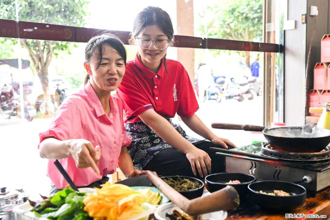 全网追的“扁担女孩”,找了一份暑假工,时薪12元 - 肇庆生活资讯 - 肇庆28生活网 zq.28life.com